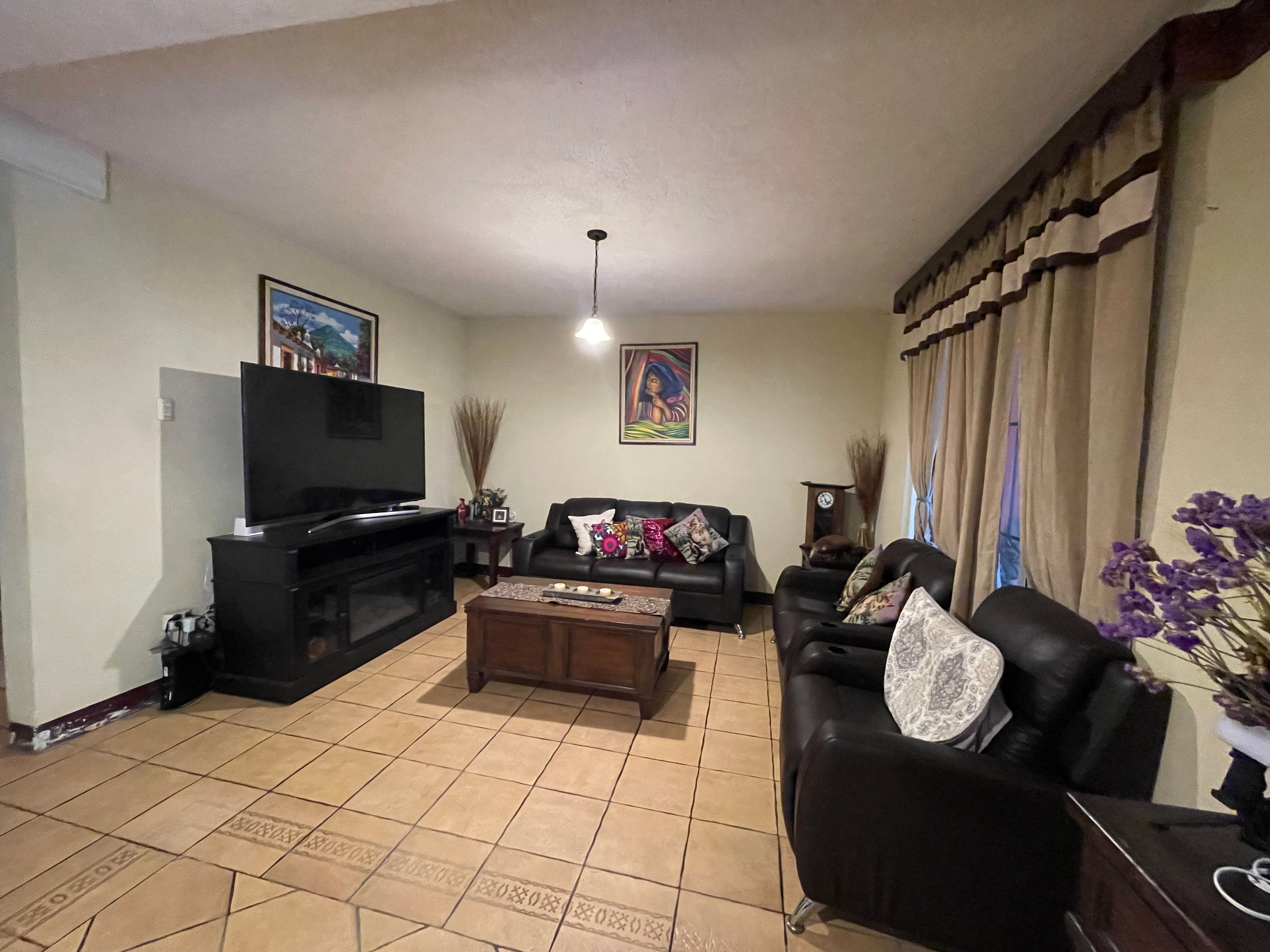 Fotografía No.1 de SE VENDE CASA EN RESIDENCIAL LOMA REAL, SAN CRISTOBAL, ZONA 8 DE MIXCO